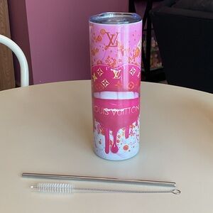 TUMBLER with Lips & dripping lipstick.